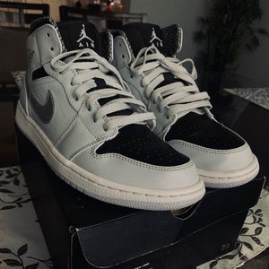 Jordan 1s  pure platinum